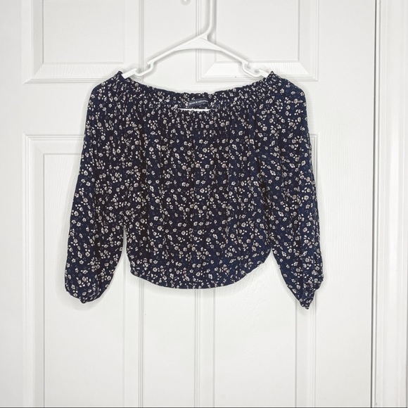 Brandy Melville Tops - Brandy Melville off the shoulder floral boho top